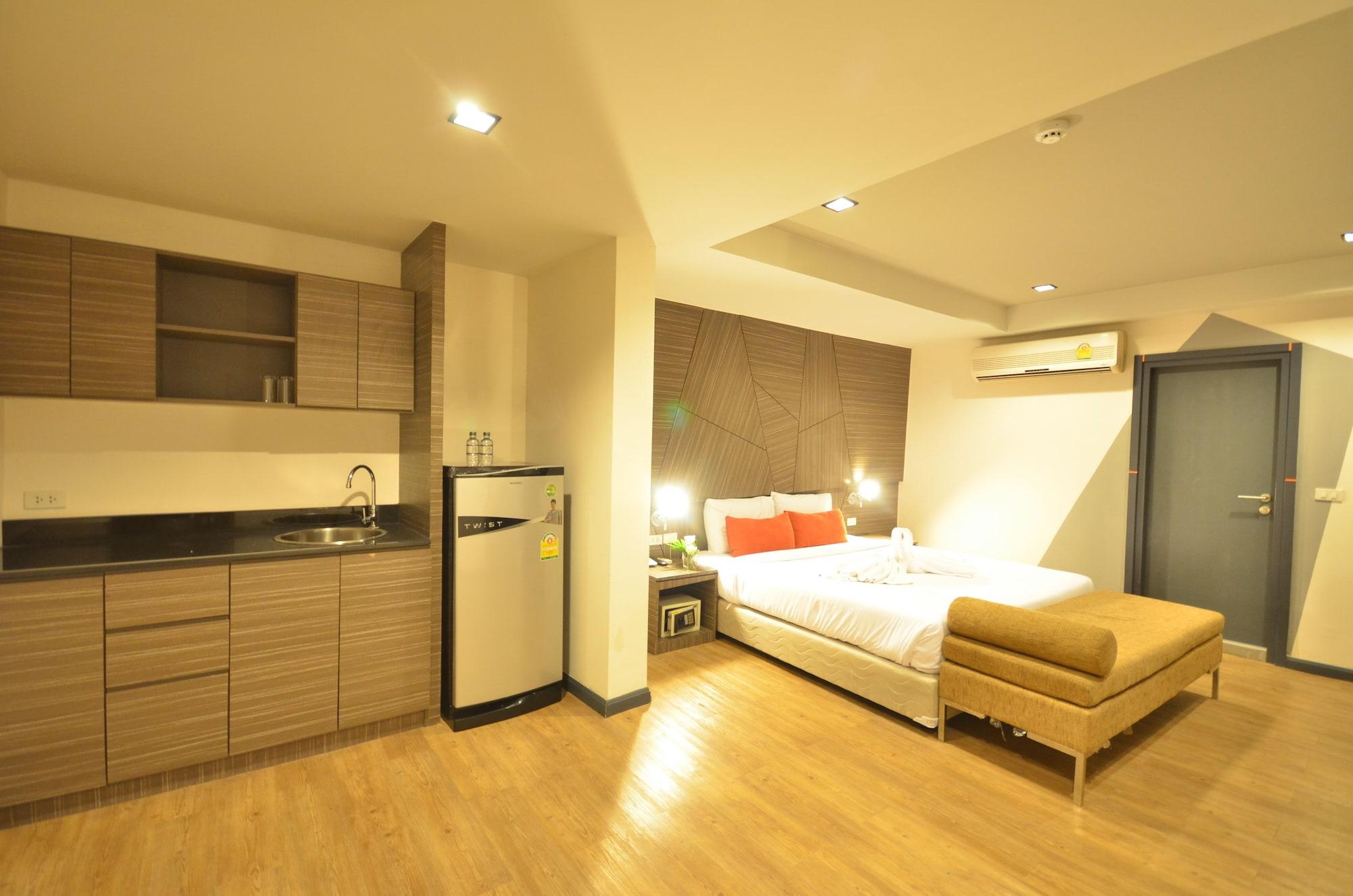 H2 Hotel Bangkok Exterior photo
