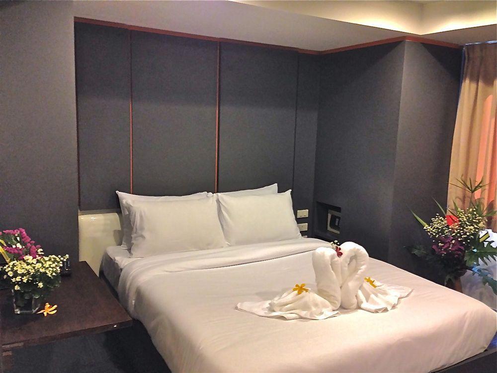 H2 Hotel Bangkok Exterior photo