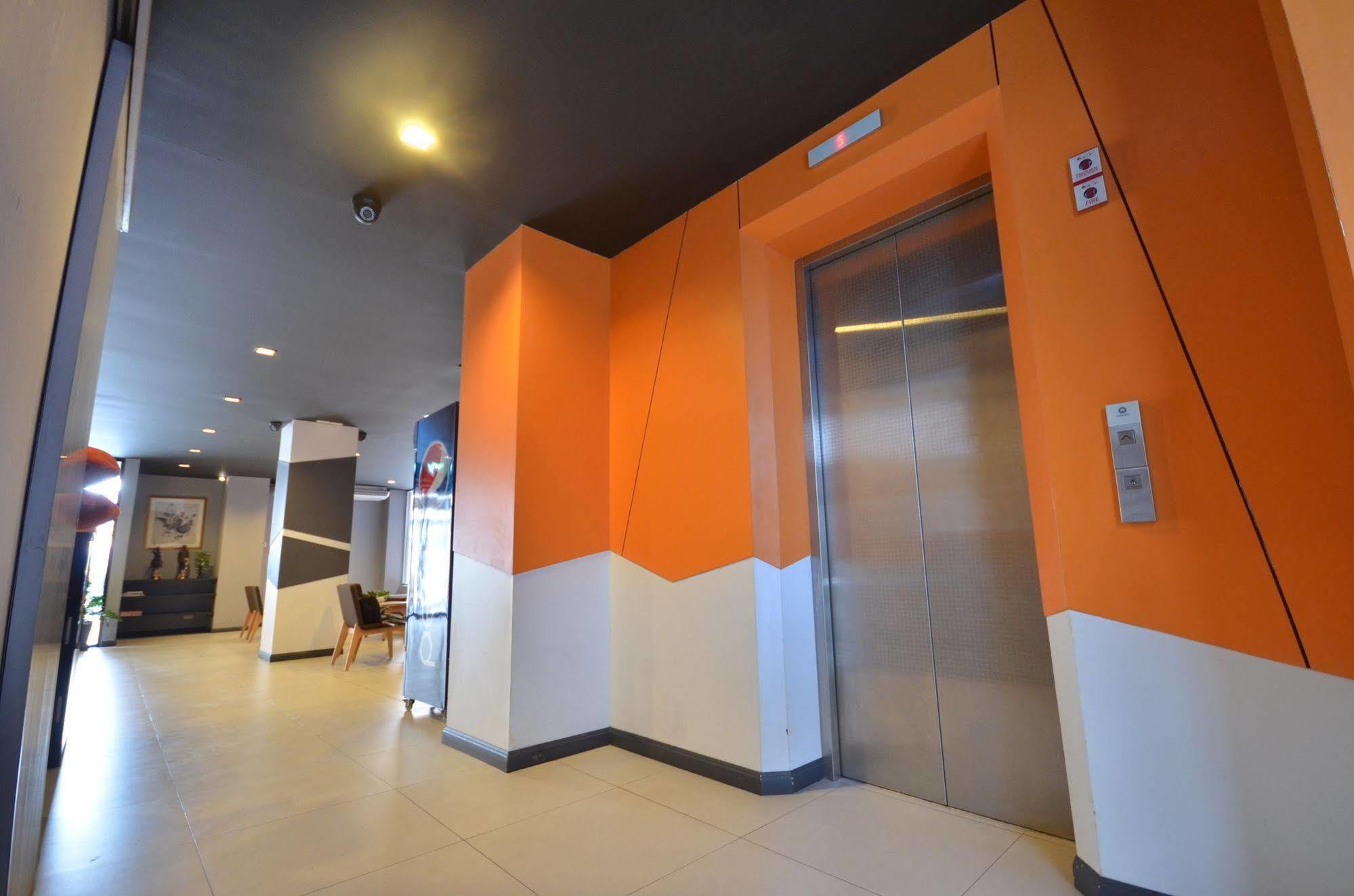 H2 Hotel Bangkok Exterior photo