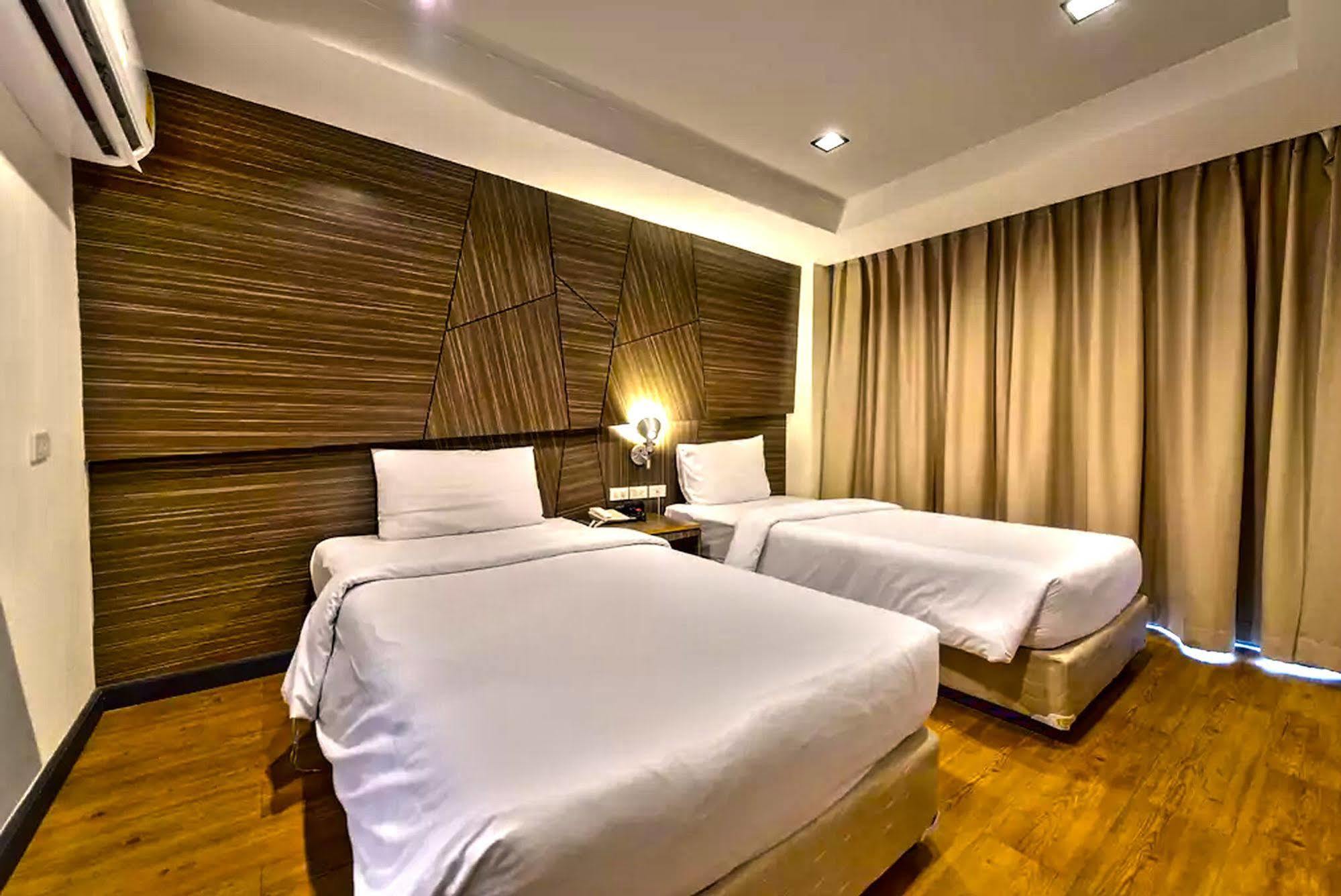 H2 Hotel Bangkok Exterior photo