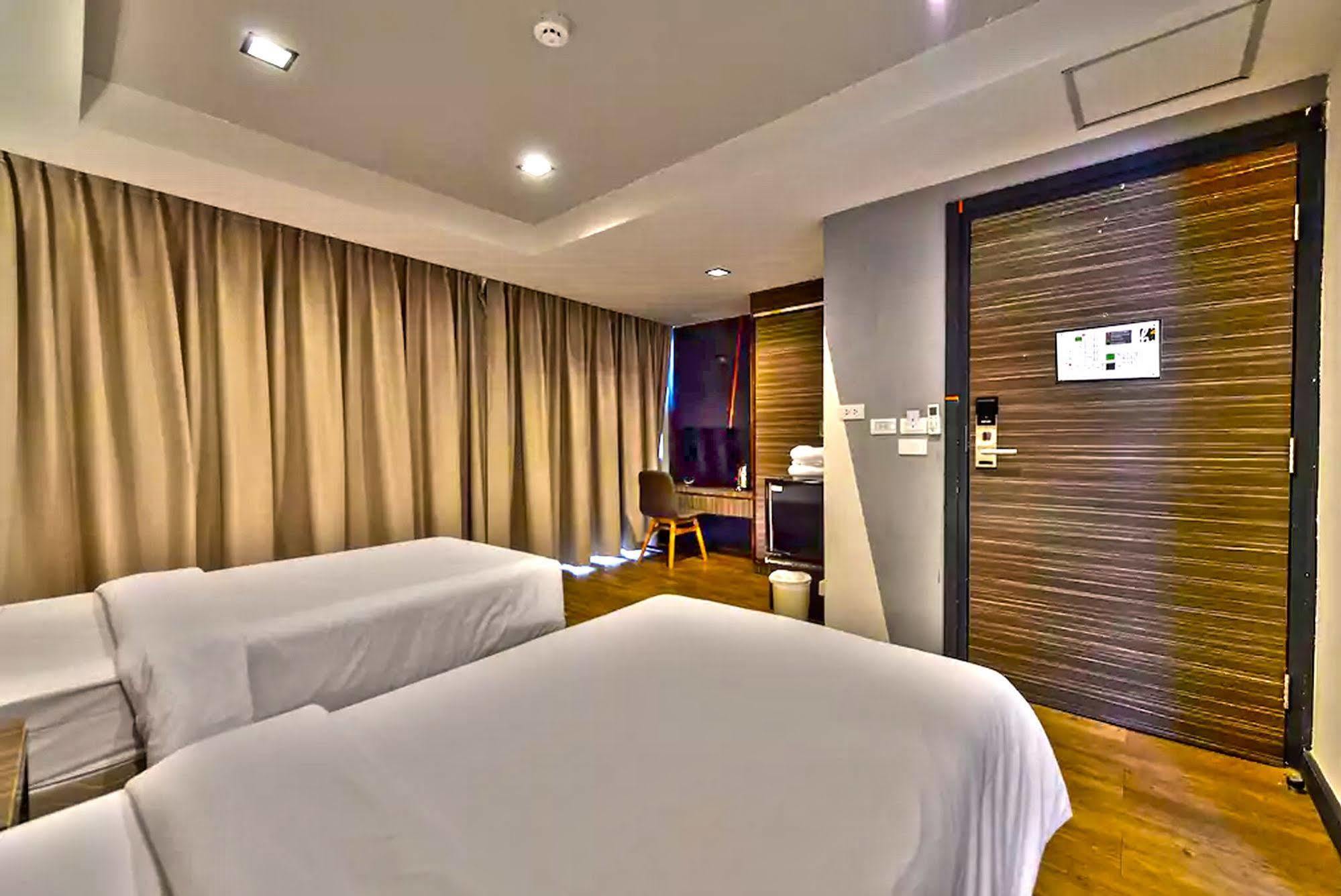 H2 Hotel Bangkok Exterior photo