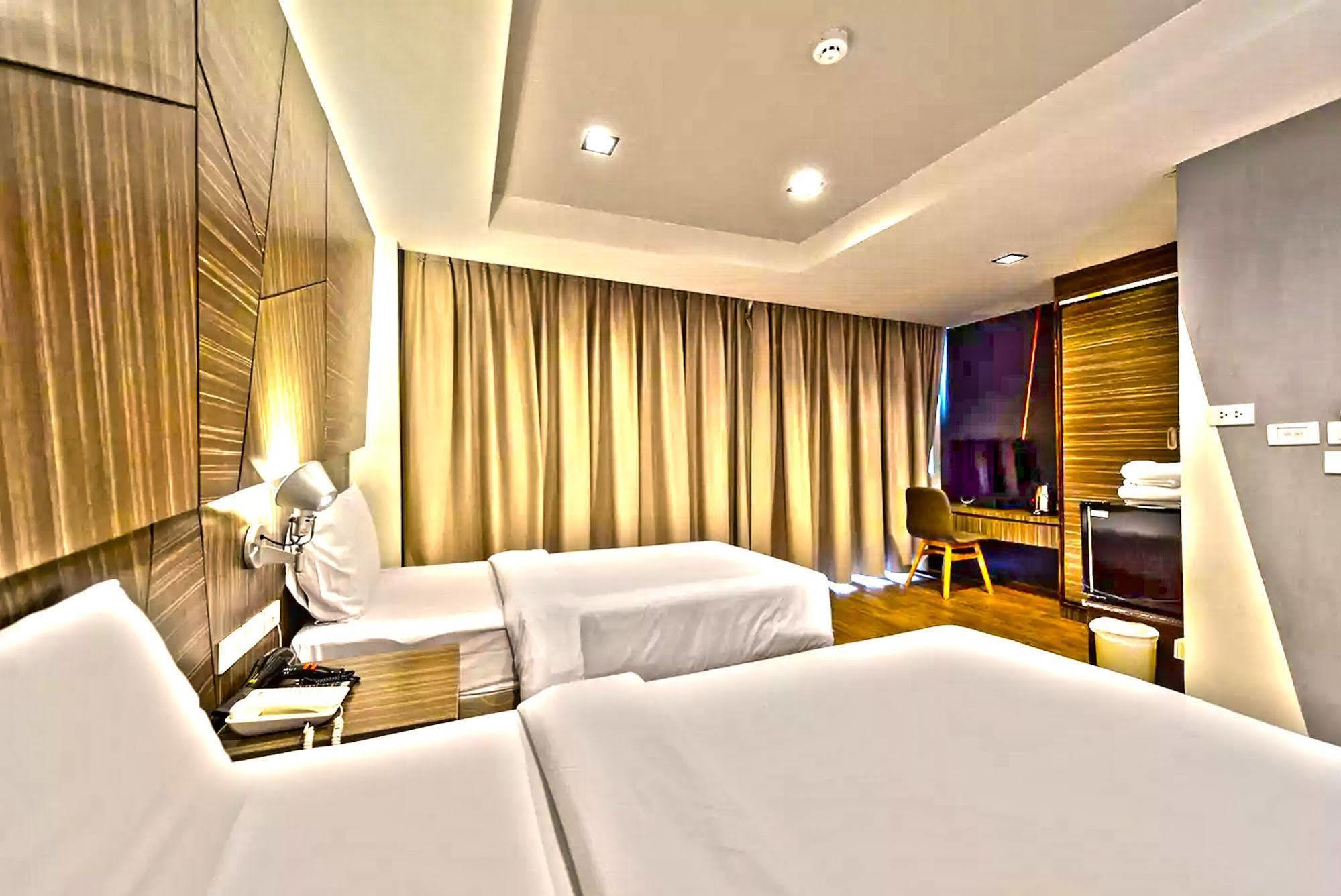 H2 Hotel Bangkok Exterior photo